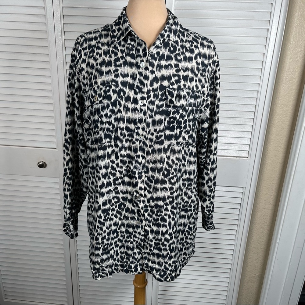 CLIO 100% Silk Animal Print Button Down‎ Blouse Shirt Women’s Size M